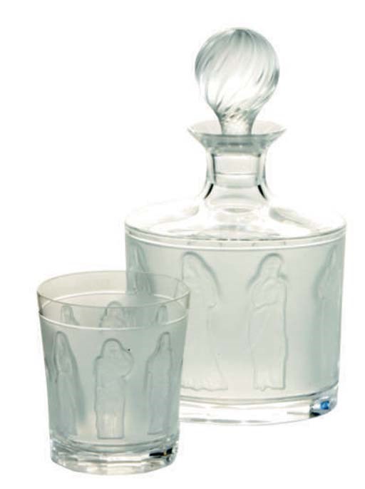 A FRENCH GLASS DECANTER WITH STOPPER AND SIX GLASSES,