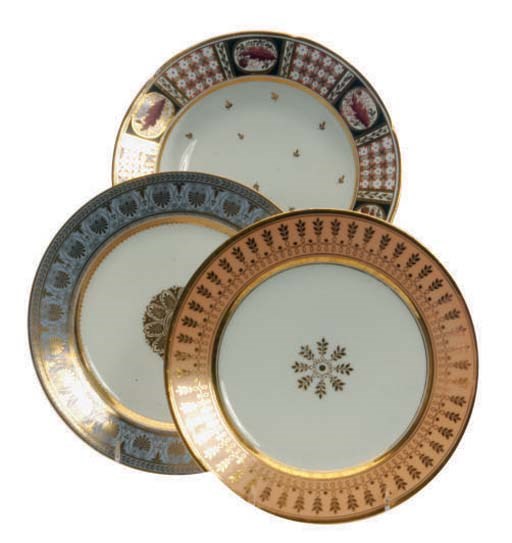 A GROUP OF FRENCH PORCELAIN DINNER WARES,