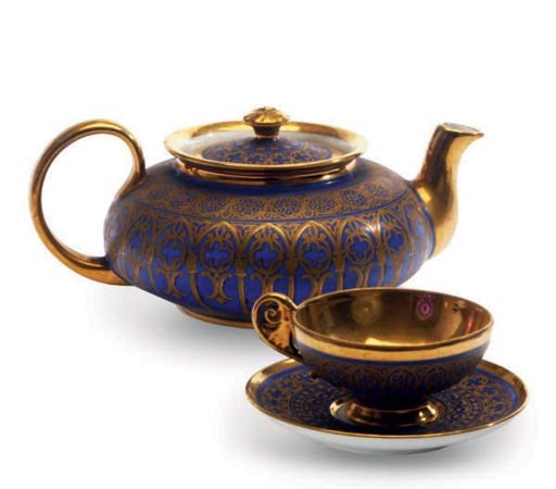 A FRENCH PORCELAIN PART TEA AND COFFEE SERVICE,