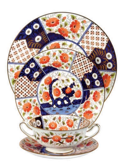 A WEDGWOOD PORCELAIN PART DINNER SERVICE,