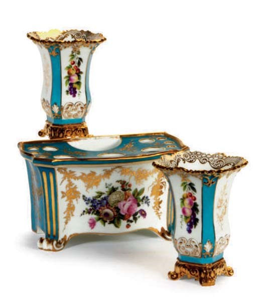 AN ENGLISH PORCELAIN TURQUOISE GROUND GARNITURE OF A BOUGH POT WITH FIXED PIERCED COVER AND A PAIR OF SCROLL-FOOTED VASES,