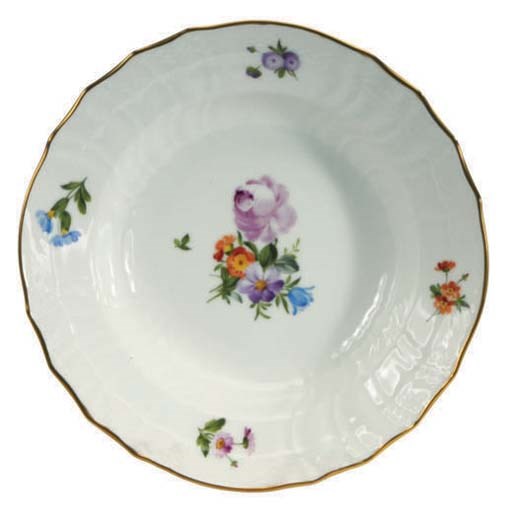AN ASSMEBLED DANISH PORCELAIN MEISSEN STYLE NEVE-OZIER-MOLDED PART DINNER SERVICE,
