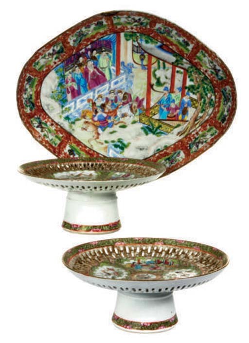 A PAIR OF CHINESE EXPORT CANTON FAMILLE ROSE RETICULATED TAZZE AND A LOZENGE-SHAPED TAZZA,