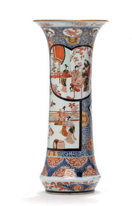 A VERY LARGE CHINESE IMARI BEAKER VASE,
