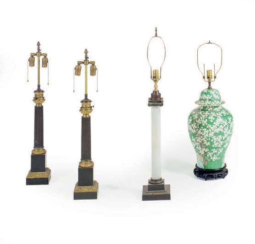 A PAIR OF GILT-METAL MOUNTED COLUMNAR FORM TABLE LAMPS,