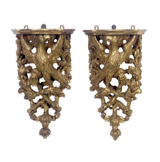 A PAIR OF GILTWOOD EAGLE FORM WALL BRACKETS,