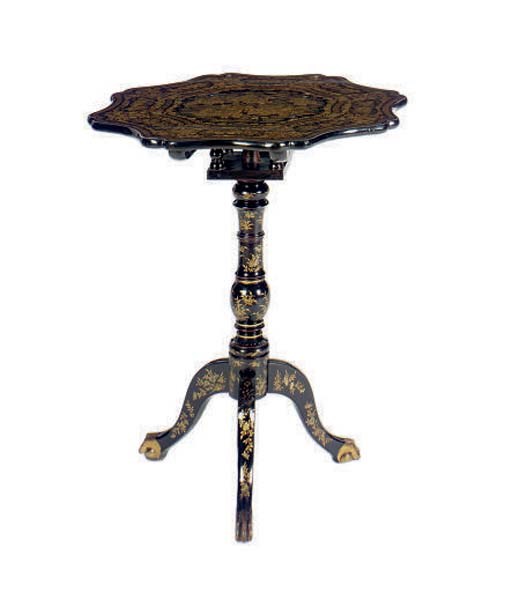 A CHINESE EXPORT BLACK AND GILT LACQUERED TRIPOD TABLE,