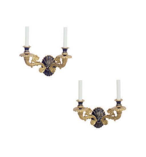 A SET OF FIVE GILT AND PATINATED METAL WALL SCONCES,