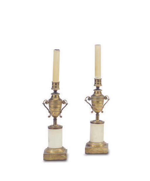 A PAIR OF GILT-BRONZE AND FAUX MARBLE TABLE LAMPS,