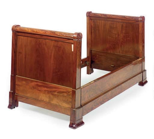 AN AMERICAN CLASSICAL MAHOGANY BEDSTEAD,