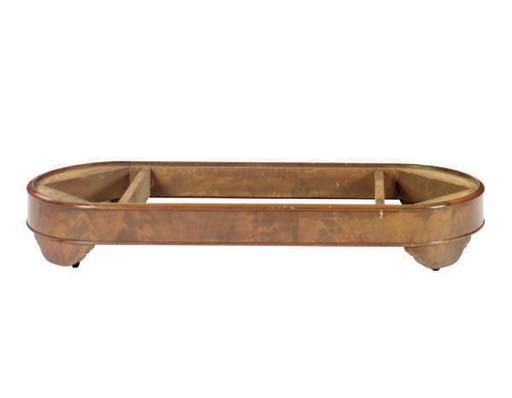AN AMERICAN MAHOGANY OVAL LOW BENCH,