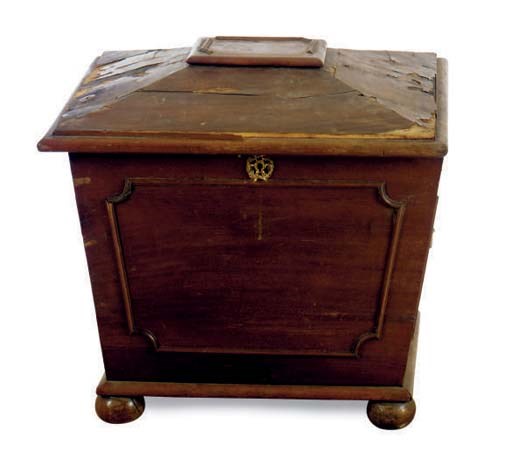 AN AMERICAN MAHOGANY LIFT-TOP CELLARETTE,