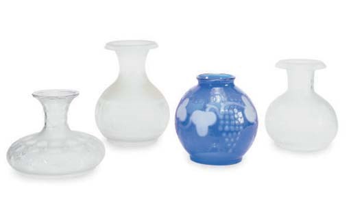 A GROUP OF NINE CLEAR AND COLOURED GLASS LAMP SHADES,