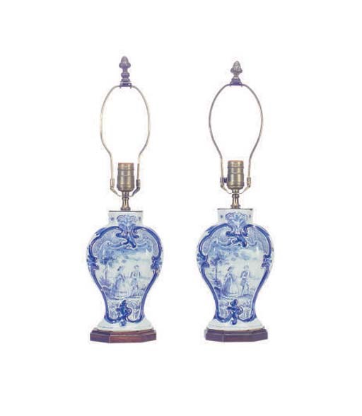 A PAIR OF DUTCH DELFT BLUE AND WHITE JARS,