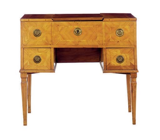 A NORTH ITALIAN FRUITWOOD DRESSING TABLE,
