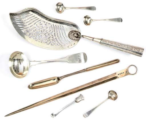 A GROUP OF SILVER FLATWARE