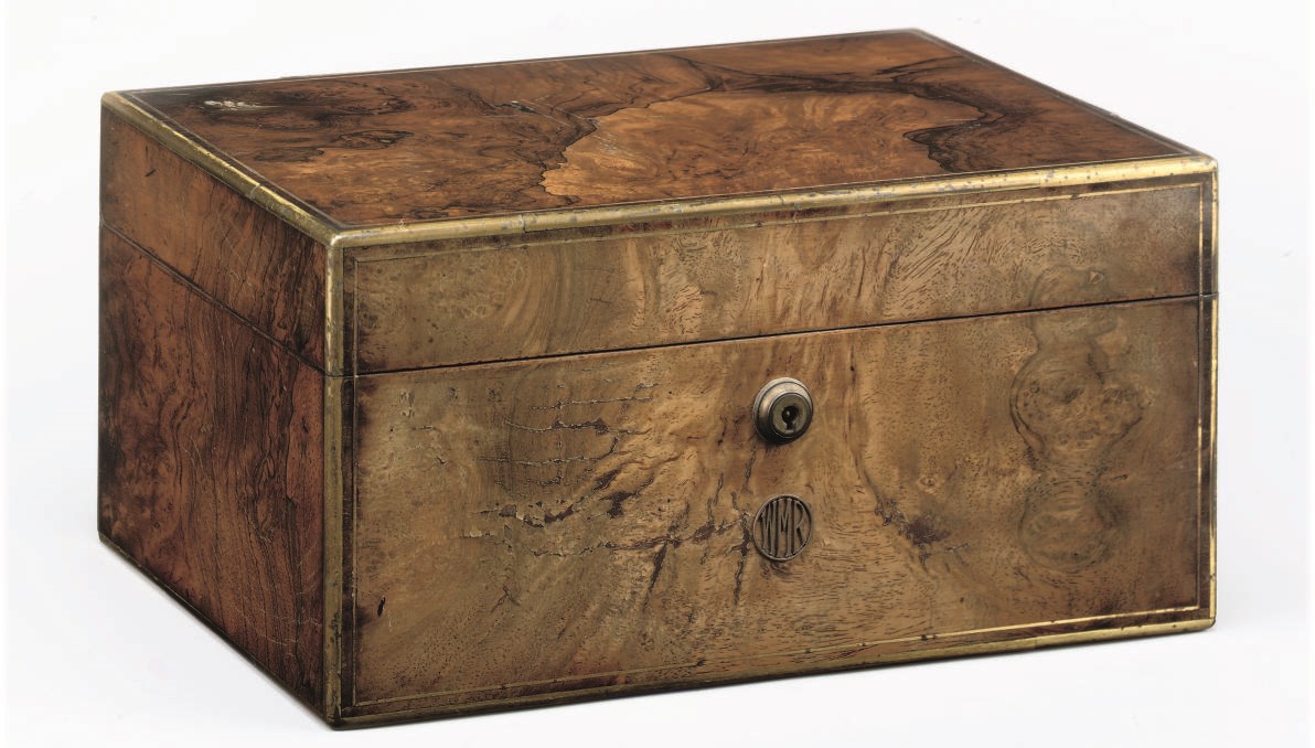 A VICTORIAN AND BRASS INLAID HUMIDOR