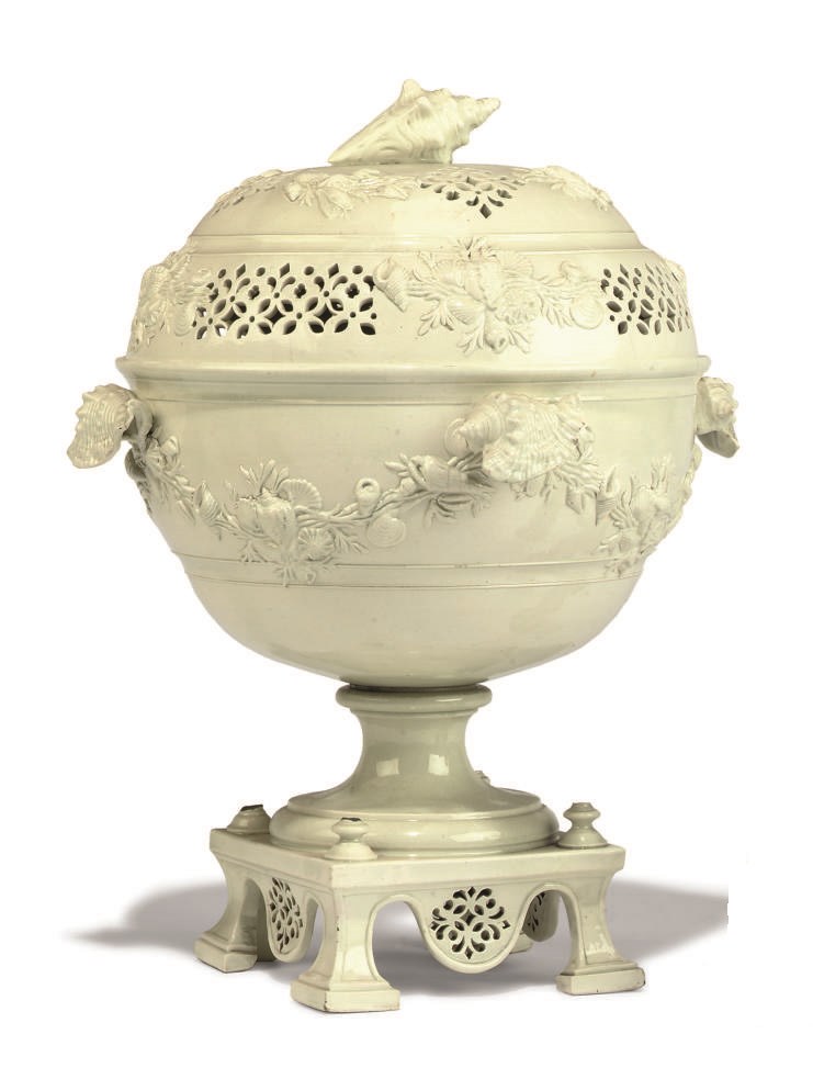 A LEEDS CREAMWARE CENTREPIECE AND DOMED COVER