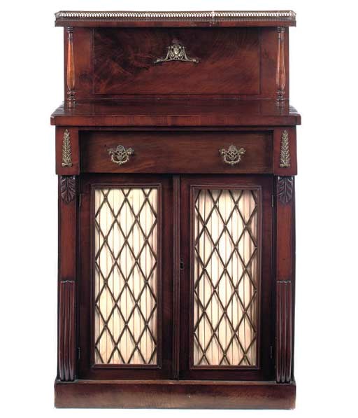 AN EARLY VICTORIAN MAHOGANY CHIFFONIER