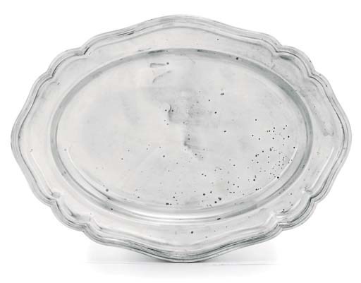 AN ELIZABETH II SILVER MEAT-DISH