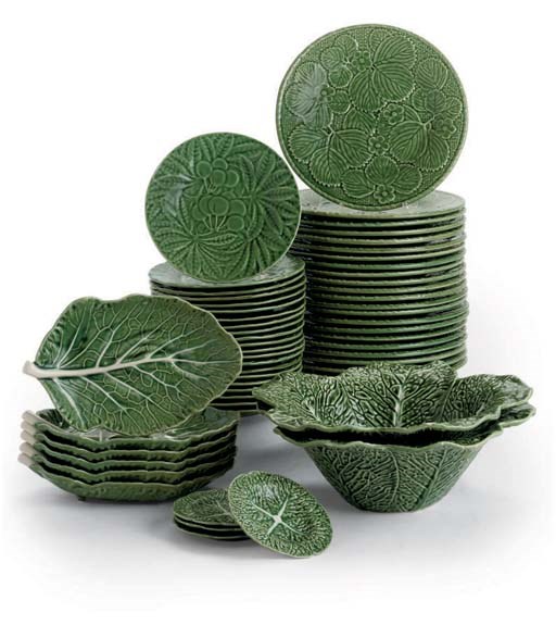 A PORTUGUESE CALDOS DA RAINHA MAJOLICA GREEN-GLAZED COMPOSTIE PART-SERVICE