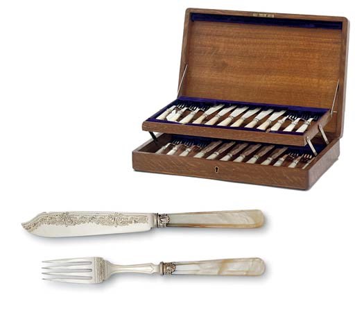 A CASED SET OF EDWARD VII SILVER-MOUNTED MOTHER-OF-PEARL FISH FLATWARE