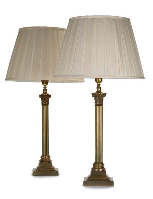 A PAIR OF BRASS CORINTHIAN COLUMN TABLE LAMPS