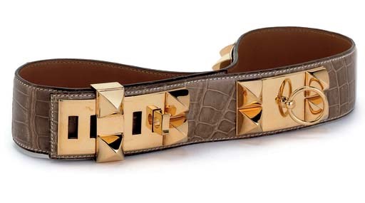 A TAUPE CROCODILE 'MEDOR' BELT