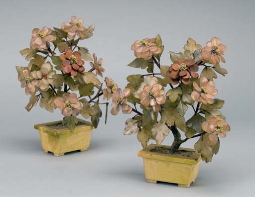PAIRE DE JARDINIERES EN PIERRES DURES