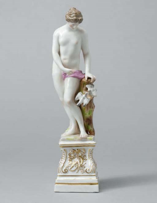 STATUETTE EN PORCELAINE DANS LE STYLE DE LUDWISBOURG DU XIXEME SIECLE