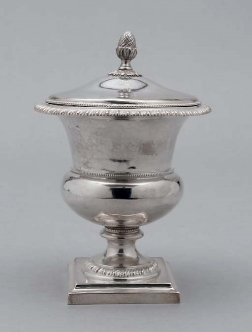 COUPE ET COUVERCLE EN ARGENT