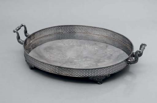 PLATEAU EN METAL ARGENTE