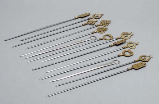 ENSEMBLE D'HATELETS EN ARGENT ET INOX