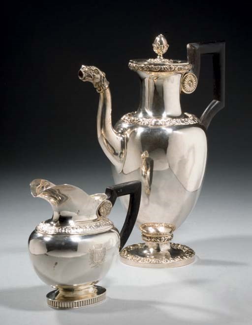 CAFETIERE ET CREMIER EN ARGENT