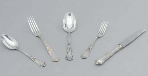 SERVICE DE TABLE EN ARGENT