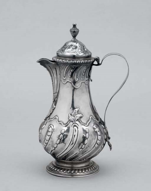 CAFETIERE EN ARGENT