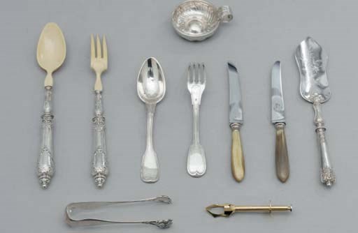 ENSEMBLE DE COUVERTS EN ARGENT ET METAL ARGENTE