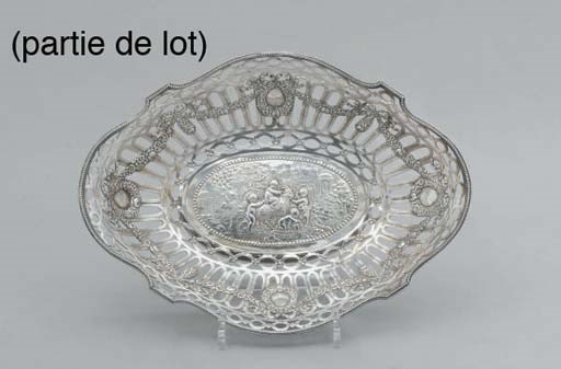 DEUX CORBEILLES EN ARGENT