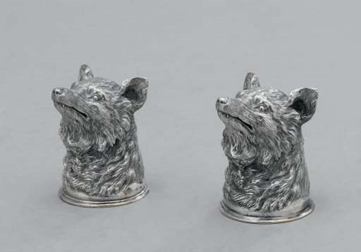 PAIRE DE GOBELETS EN ARGENT