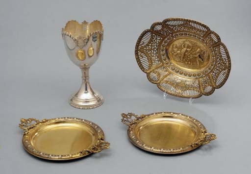 ENSEMBLE EN VERMEIL, METAL ARGENTE ET METAL DORE