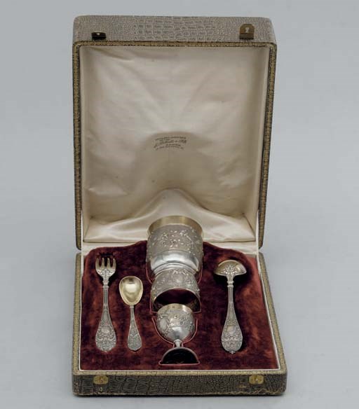 COFFRET DE NAISSANCE EN ARGENT