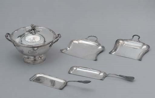 ENSEMBLE EN ARGENT ET METAL ARGENTE