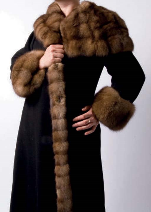 LONG MANTEAU A CAPUCHE