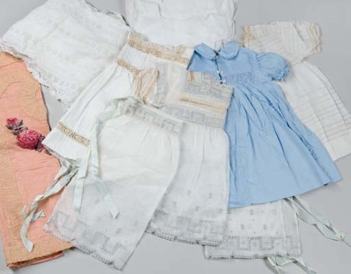 LINGE ET PELUCHE D'ENFANT
