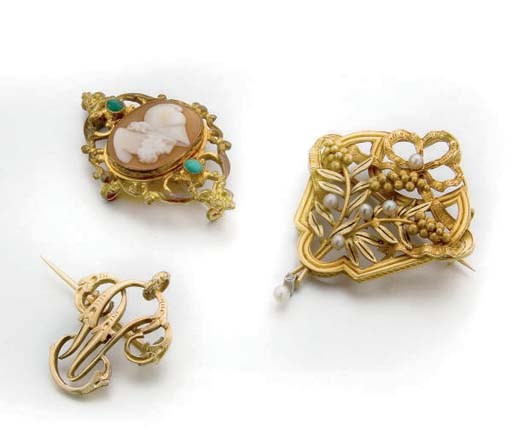 LOT DE TROIS BROCHES