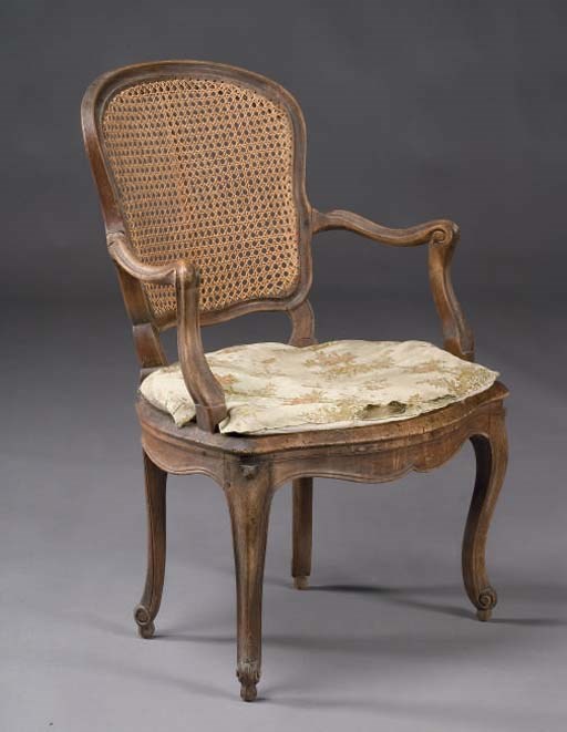 FAUTEUIL CABRIOLET DE STYLE LOUIS XV