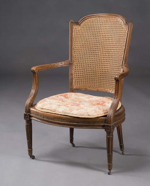 FAUTEUIL DE STYLE LOUIS XVI