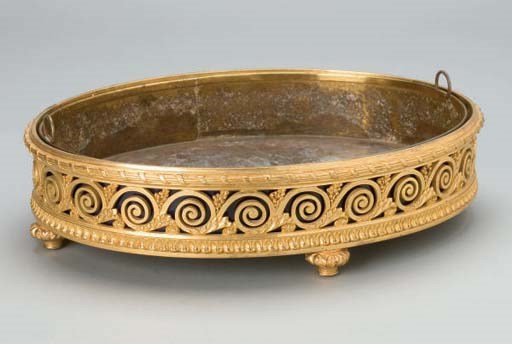 CENTRE DE TABLE DE STYLE LOUIS XVI