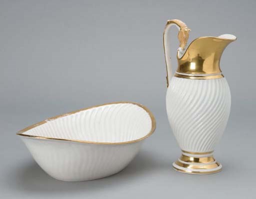 AIGUIERE ET SON BASSIN DU XIXEME SIECLE EN PORCELAINE DE PARIS