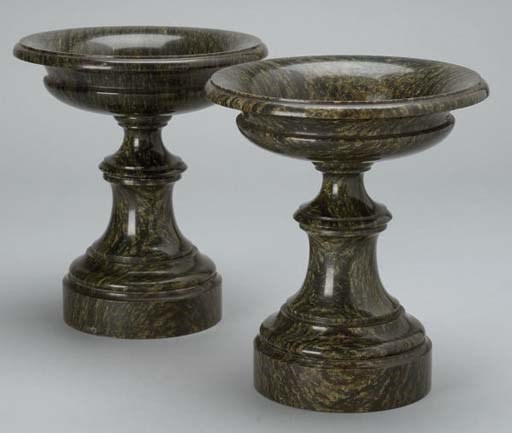 PAIRE DE COUPES A L'ANTIQUE DU XIXEME SIECLE
